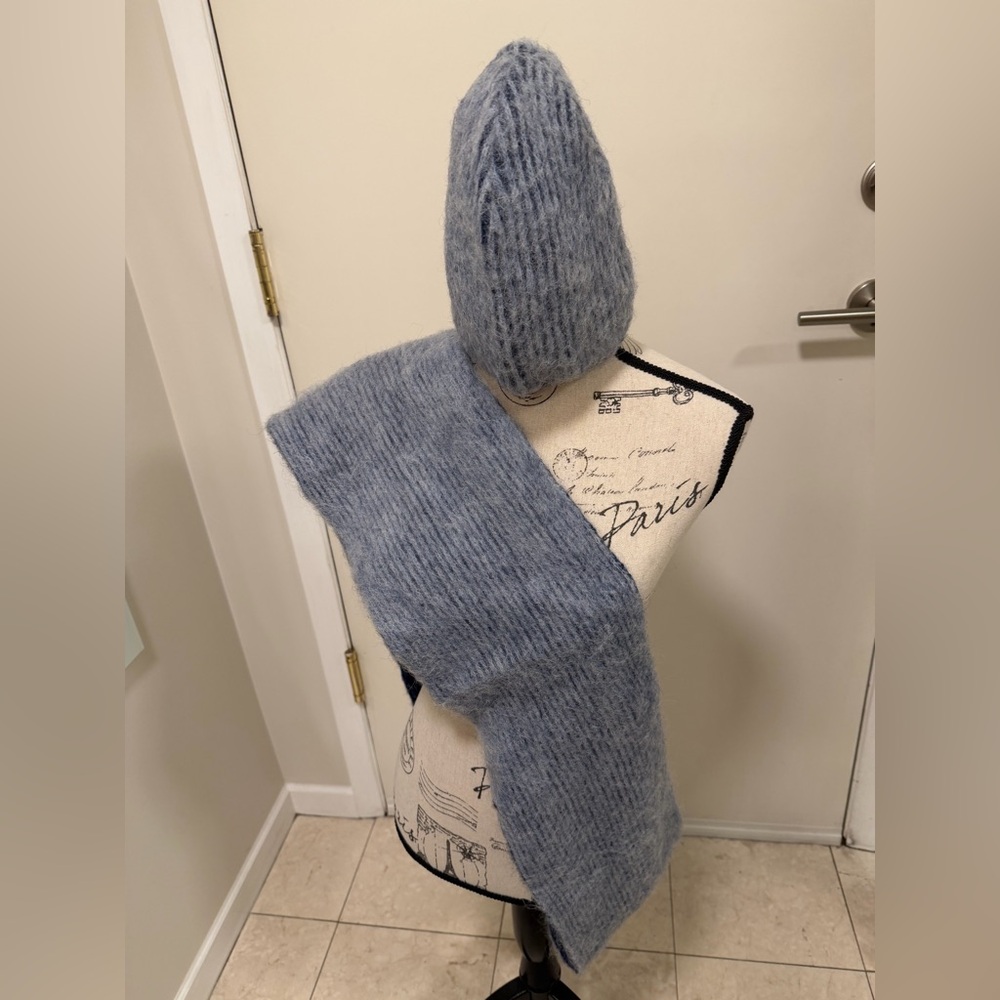 Elegant Blue Knit Snood and Hat Set Made Of Icelandic Wool 💙 - Picture 6 of 15